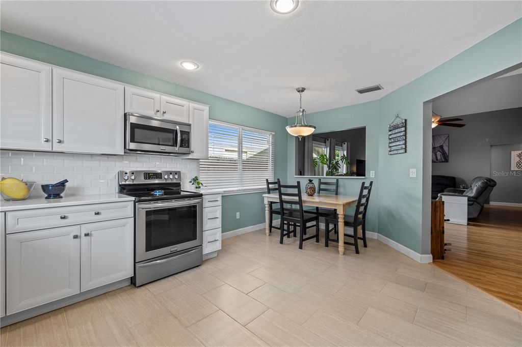 Activo con contrato: $387,000 (3 camas, 2 baños, 1348 Pies cuadrados)