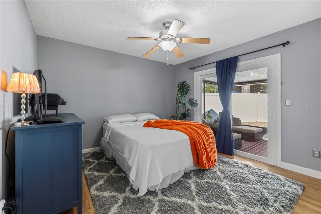 Activo con contrato: $387,000 (3 camas, 2 baños, 1348 Pies cuadrados)