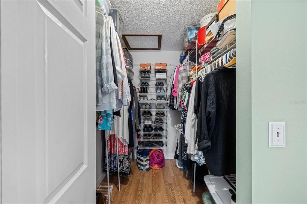 Activo con contrato: $387,000 (3 camas, 2 baños, 1348 Pies cuadrados)