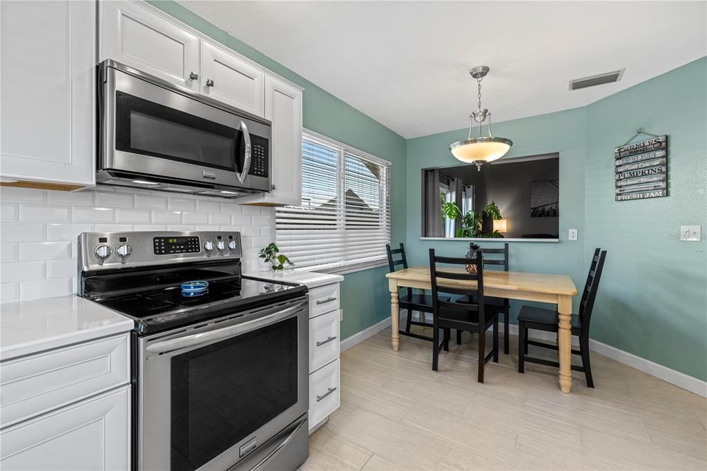 Activo con contrato: $387,000 (3 camas, 2 baños, 1348 Pies cuadrados)