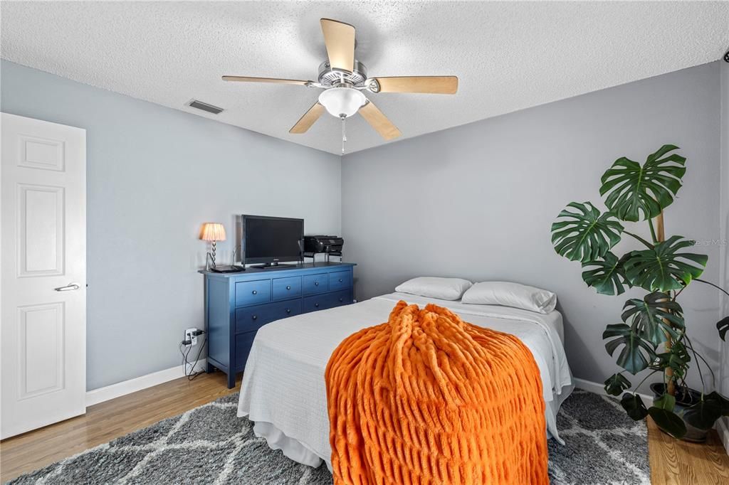 Activo con contrato: $387,000 (3 camas, 2 baños, 1348 Pies cuadrados)