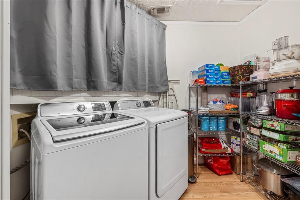 Activo con contrato: $387,000 (3 camas, 2 baños, 1348 Pies cuadrados)