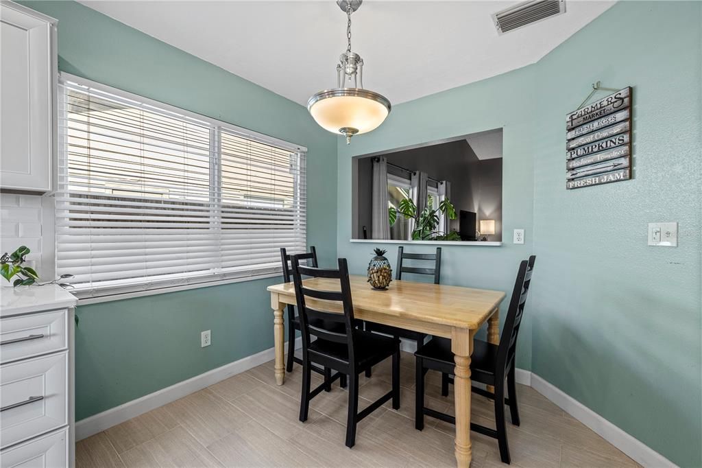 Activo con contrato: $387,000 (3 camas, 2 baños, 1348 Pies cuadrados)