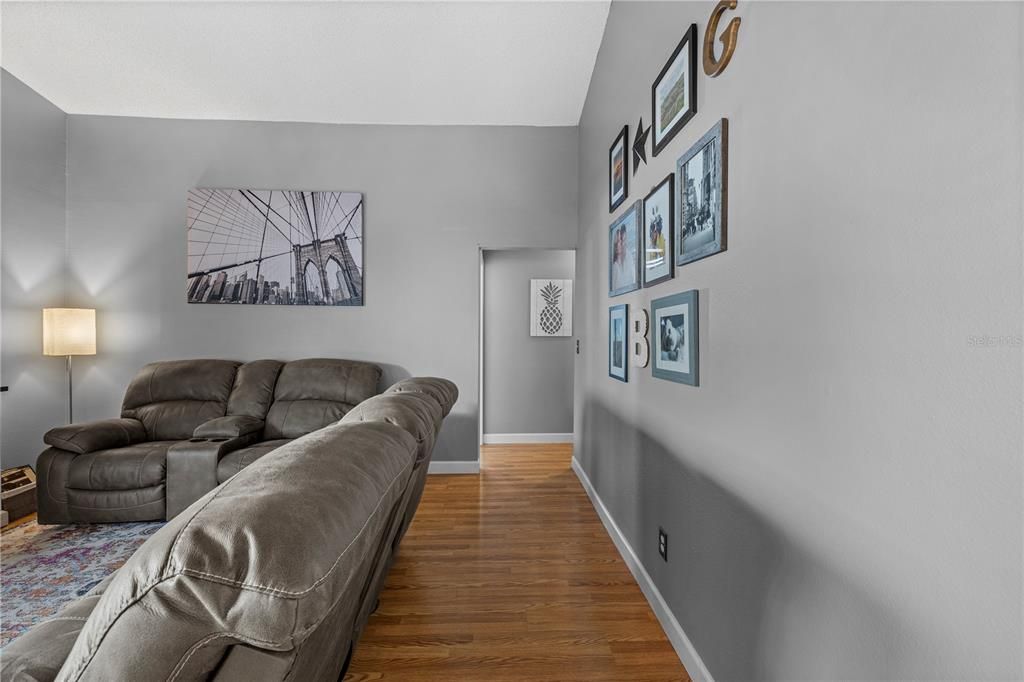 Activo con contrato: $387,000 (3 camas, 2 baños, 1348 Pies cuadrados)