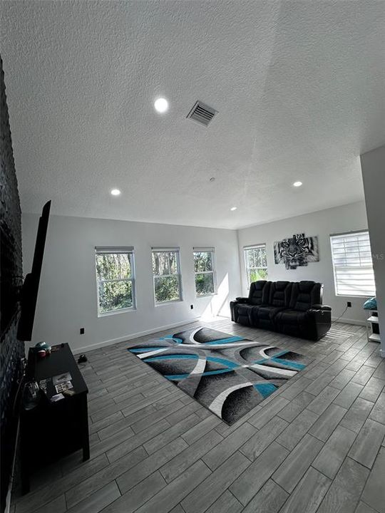 For Sale: $324,999 (3 beds, 2 baths, 1743 Square Feet)