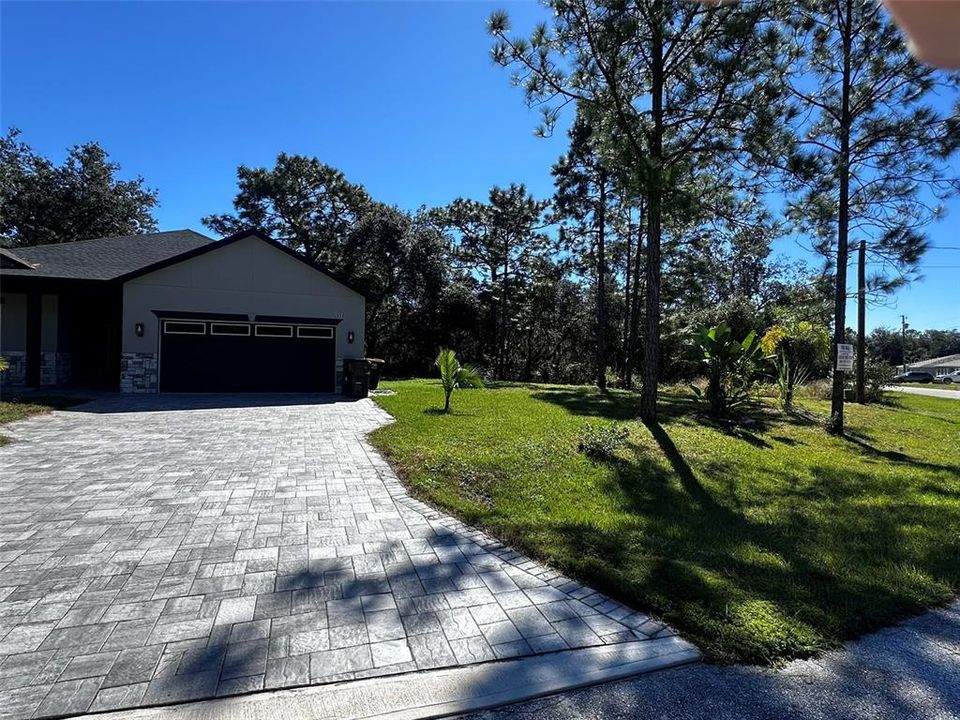 For Sale: $324,999 (3 beds, 2 baths, 1743 Square Feet)