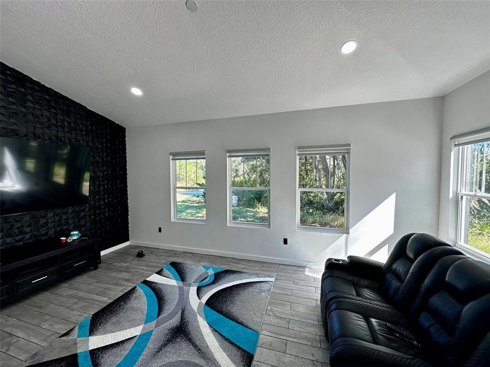 For Sale: $324,999 (3 beds, 2 baths, 1743 Square Feet)