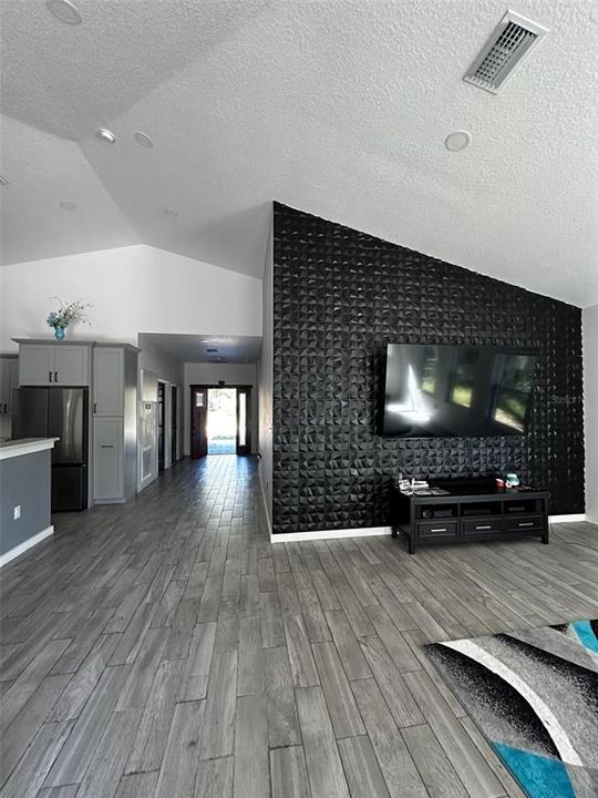 For Sale: $324,999 (3 beds, 2 baths, 1743 Square Feet)