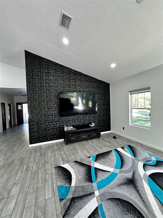 For Sale: $324,999 (3 beds, 2 baths, 1743 Square Feet)