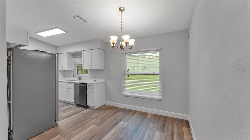 待售: $267,900 (3 贝兹, 1 浴室, 1018 平方英尺)