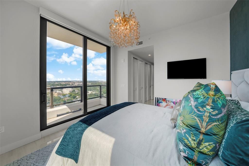 Под контрактом: $3,269,000 (3 спален, 4 ванн, 3058 Квадратных фут)