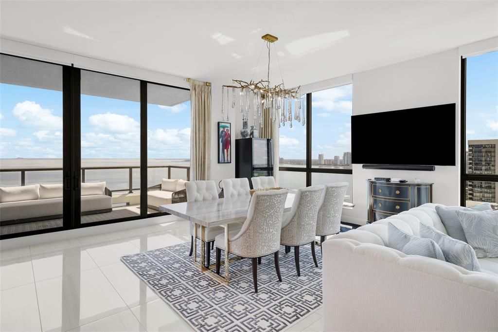 Под контрактом: $3,269,000 (3 спален, 4 ванн, 3058 Квадратных фут)