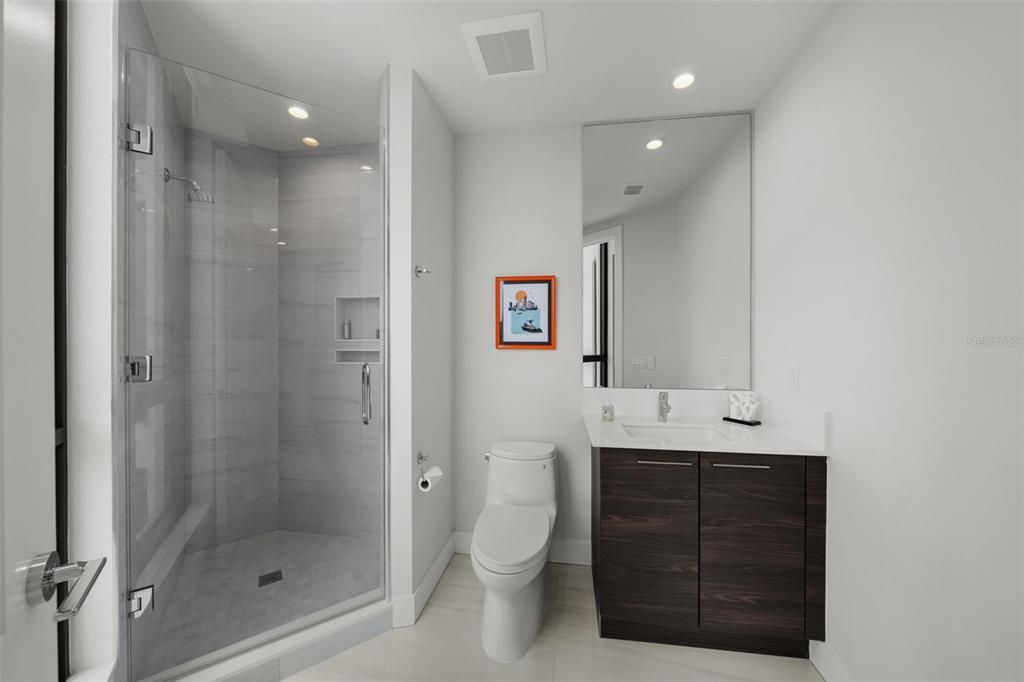 Под контрактом: $3,269,000 (3 спален, 4 ванн, 3058 Квадратных фут)