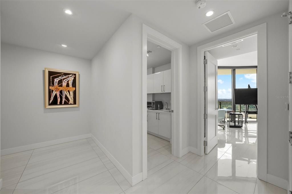 Под контрактом: $3,269,000 (3 спален, 4 ванн, 3058 Квадратных фут)