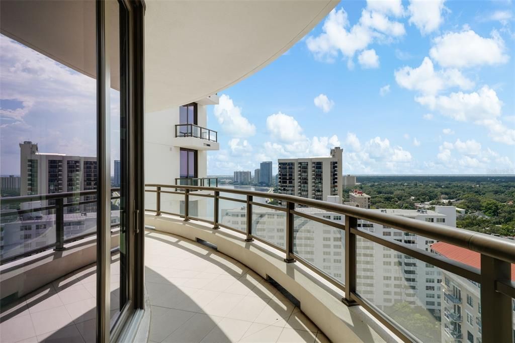 Под контрактом: $3,269,000 (3 спален, 4 ванн, 3058 Квадратных фут)