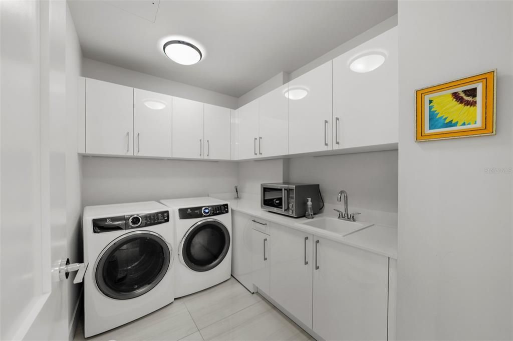 Под контрактом: $3,269,000 (3 спален, 4 ванн, 3058 Квадратных фут)