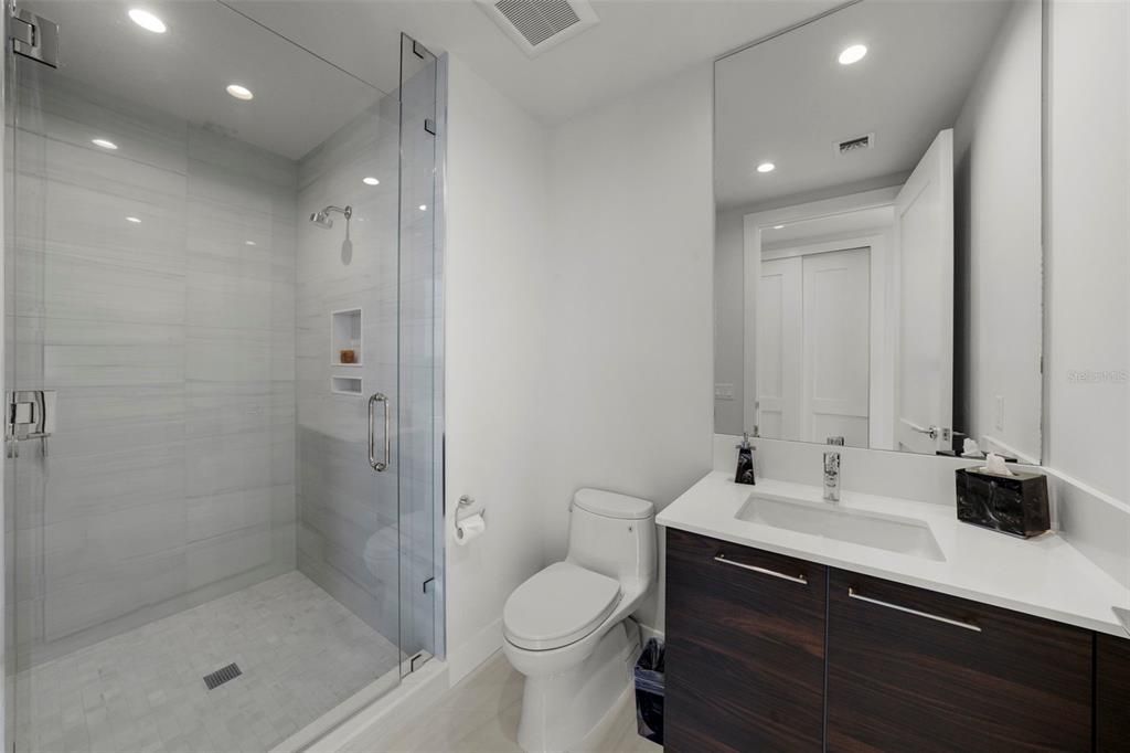 Под контрактом: $3,269,000 (3 спален, 4 ванн, 3058 Квадратных фут)