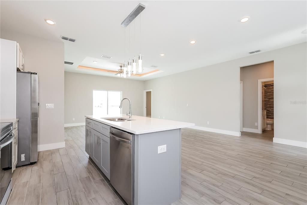 出租: $1,765 (4 贝兹, 2 浴室, 1870 平方英尺)