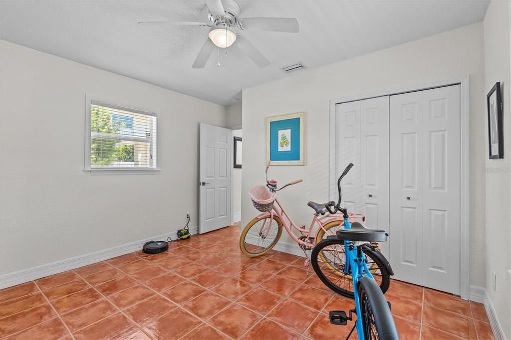 En Venta: $499,900 (3 camas, 2 baños, 1561 Pies cuadrados)