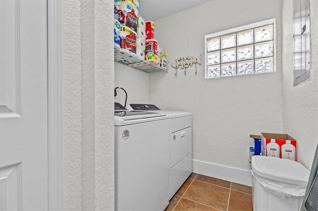 En Venta: $499,900 (3 camas, 2 baños, 1561 Pies cuadrados)