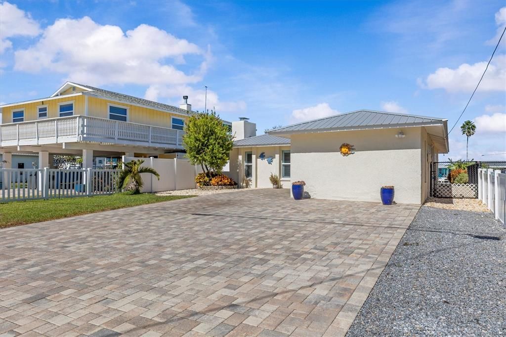 En Venta: $499,900 (3 camas, 2 baños, 1561 Pies cuadrados)