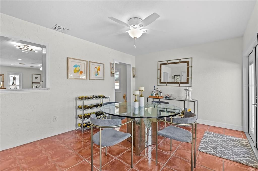 En Venta: $499,900 (3 camas, 2 baños, 1561 Pies cuadrados)