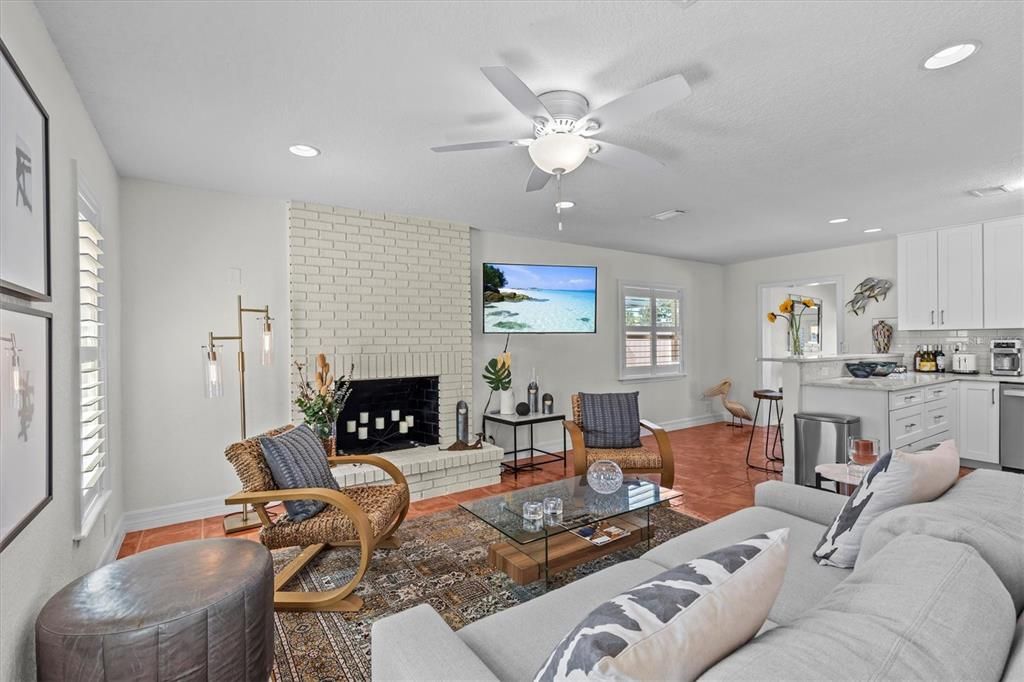 En Venta: $499,900 (3 camas, 2 baños, 1561 Pies cuadrados)