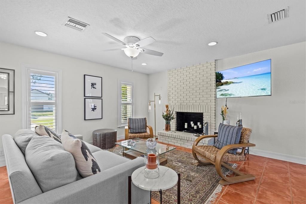 En Venta: $499,900 (3 camas, 2 baños, 1561 Pies cuadrados)