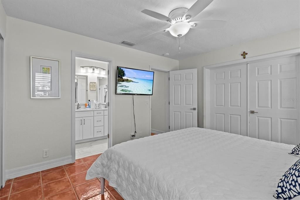 En Venta: $499,900 (3 camas, 2 baños, 1561 Pies cuadrados)