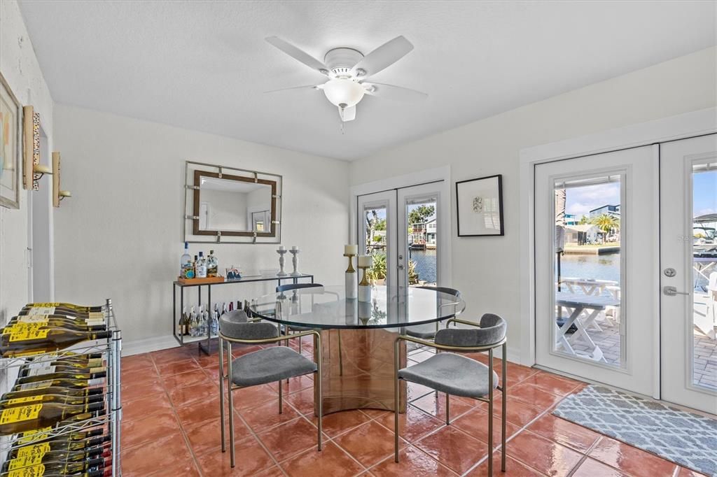 En Venta: $499,900 (3 camas, 2 baños, 1561 Pies cuadrados)