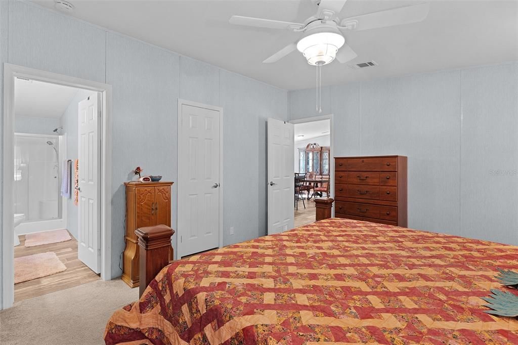 For Sale: $360,000 (3 beds, 2 baths, 1291 Square Feet)