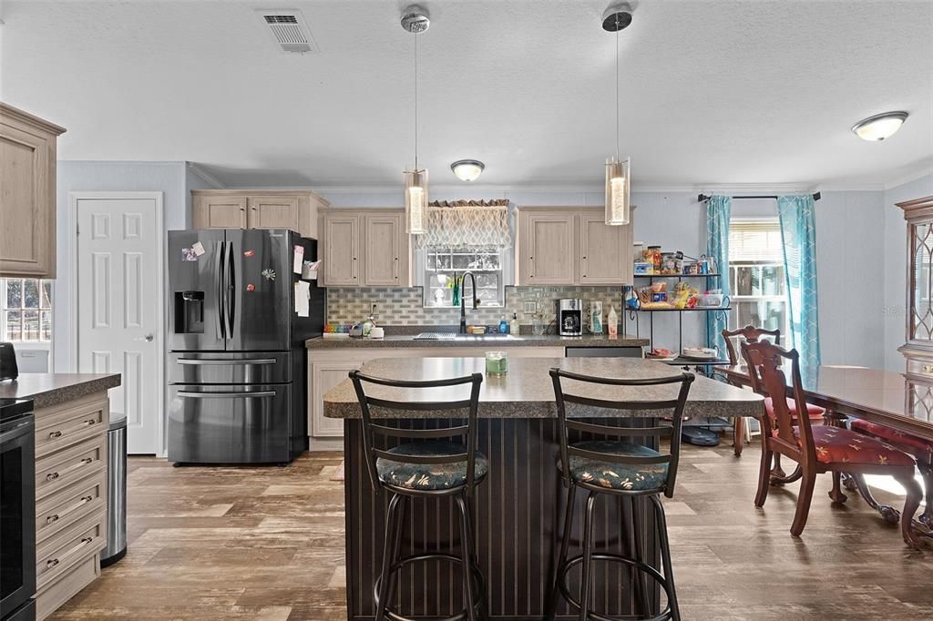 For Sale: $360,000 (3 beds, 2 baths, 1291 Square Feet)