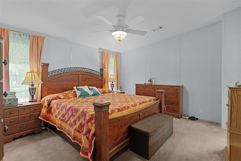 For Sale: $360,000 (3 beds, 2 baths, 1291 Square Feet)