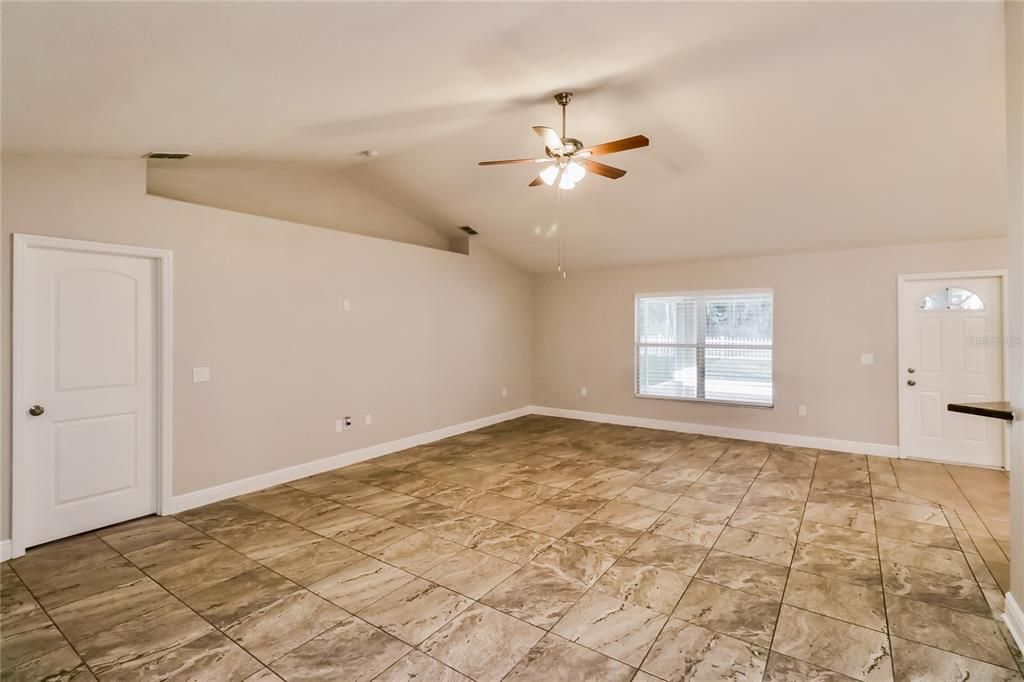 For Rent: $2,160 (3 beds, 2 baths, 2035 Square Feet)