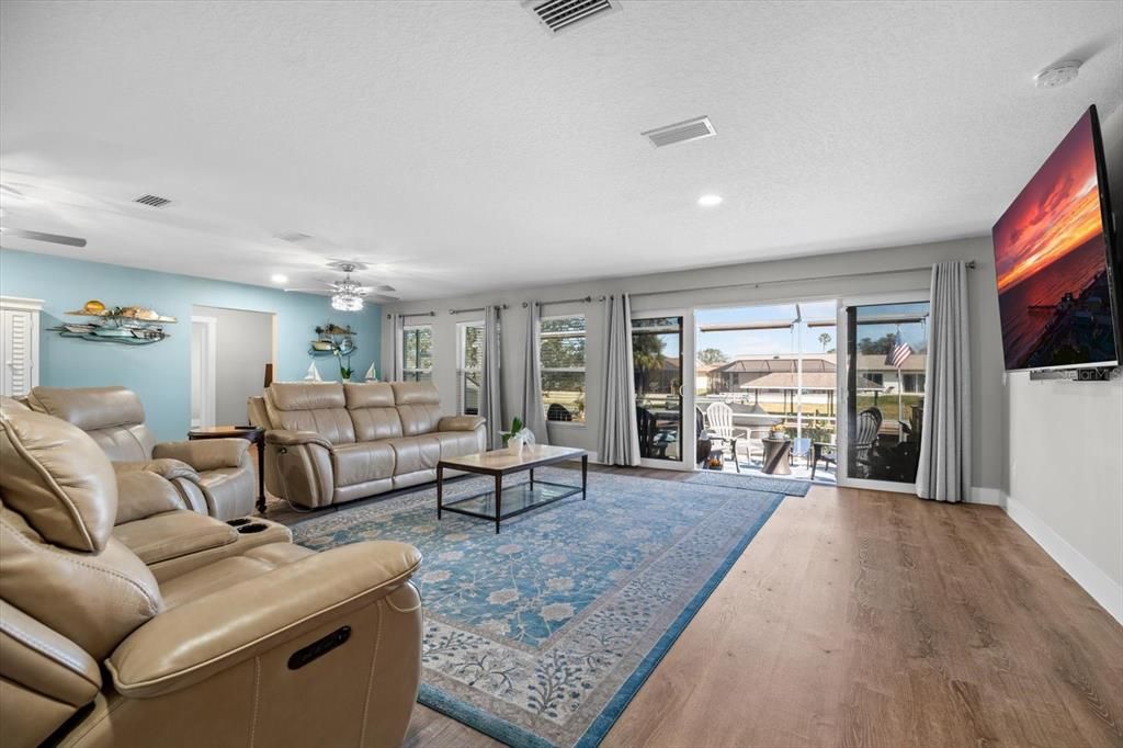 Active With Contract: $729,000 (4 beds, 3 baths, 2792 Square Feet)