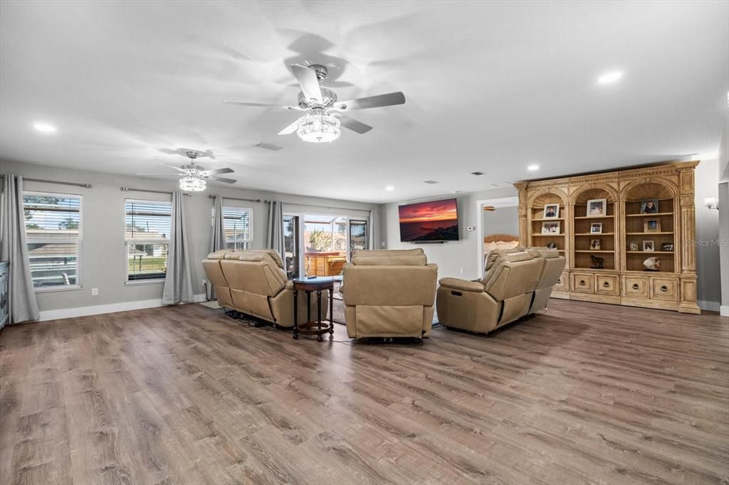 Active With Contract: $729,000 (4 beds, 3 baths, 2792 Square Feet)