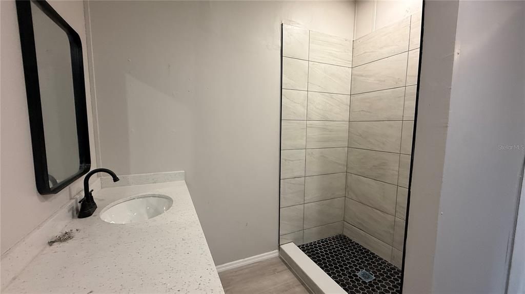 В аренду: $2,200 (4 спален, 2 ванн, 1780 Квадратных фут)