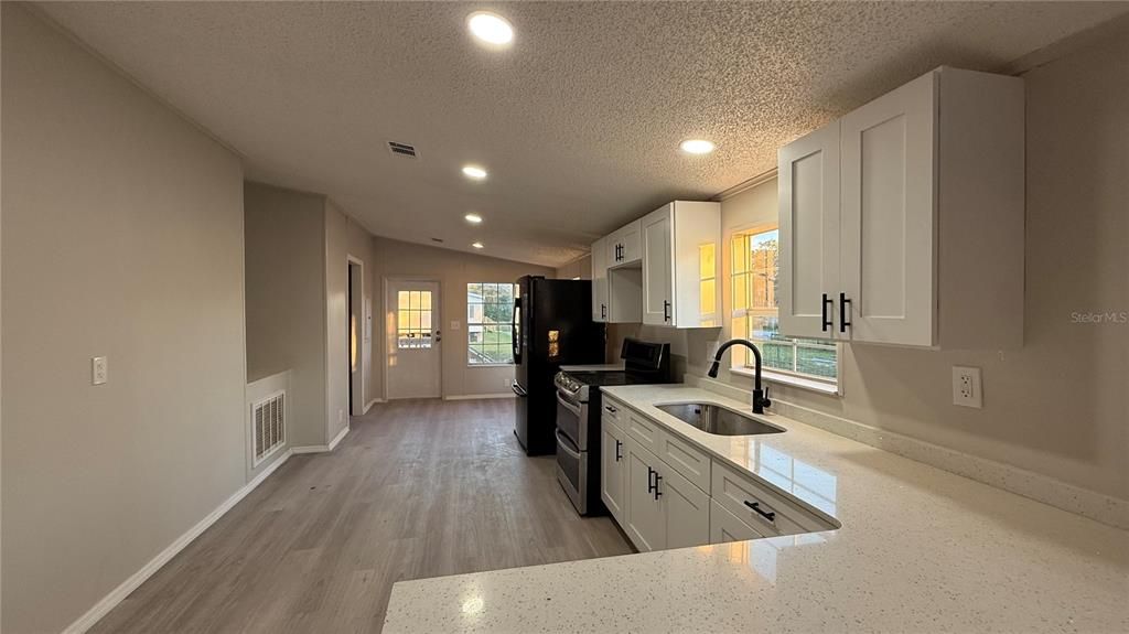 В аренду: $2,200 (4 спален, 2 ванн, 1780 Квадратных фут)