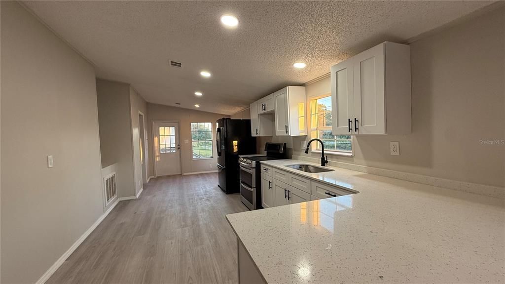 В аренду: $2,200 (4 спален, 2 ванн, 1780 Квадратных фут)