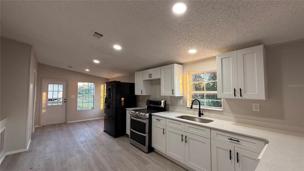 В аренду: $2,200 (4 спален, 2 ванн, 1780 Квадратных фут)