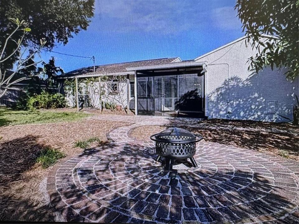 For Sale: $369,000 (3 beds, 1 baths, 1181 Square Feet)