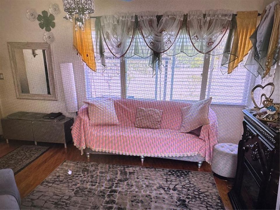 For Sale: $369,000 (3 beds, 1 baths, 1181 Square Feet)