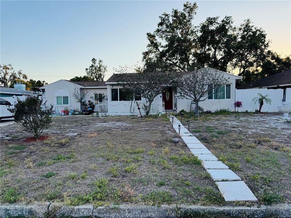 For Sale: $369,000 (3 beds, 1 baths, 1181 Square Feet)
