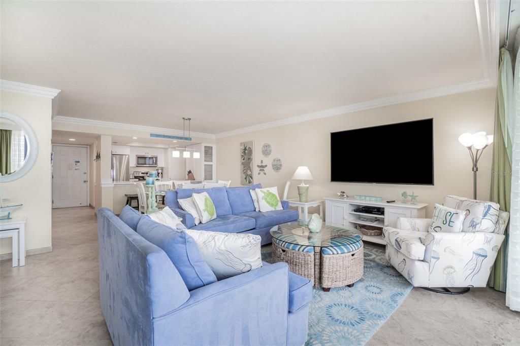 For Sale: $649,000 (2 beds, 2 baths, 1108 Square Feet)