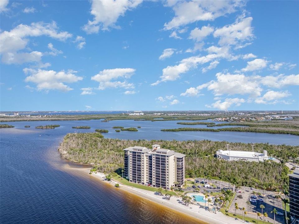 For Sale: $649,000 (2 beds, 2 baths, 1108 Square Feet)