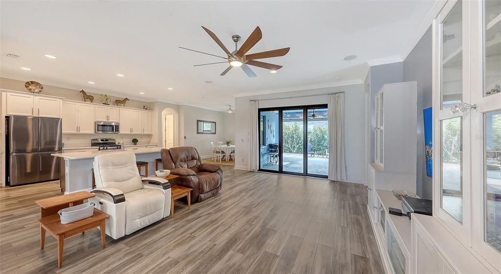 На продажу: $575,000 (3 спален, 3 ванн, 2503 Квадратных фут)