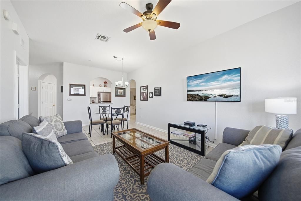 For Sale: $295,000 (2 beds, 2 baths, 1081 Square Feet)