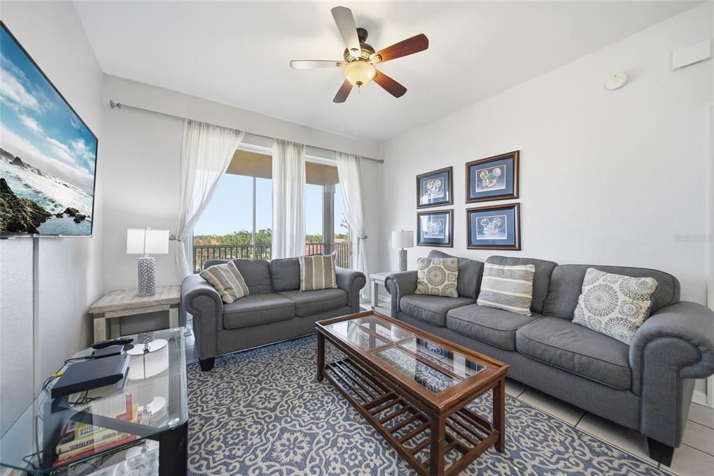 For Sale: $295,000 (2 beds, 2 baths, 1081 Square Feet)
