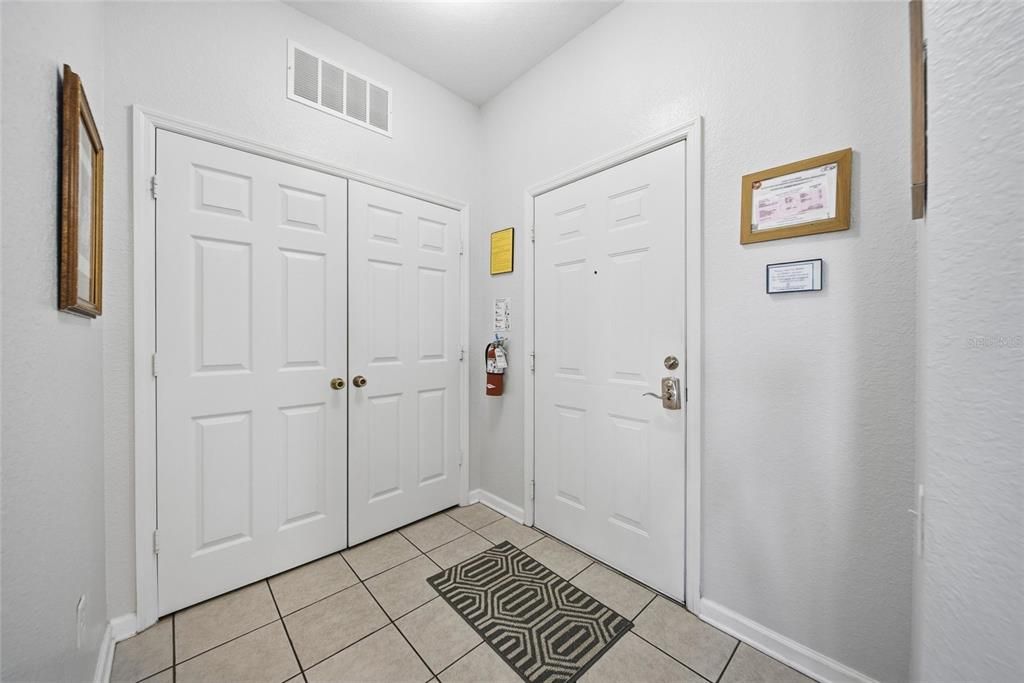 For Sale: $295,000 (2 beds, 2 baths, 1081 Square Feet)
