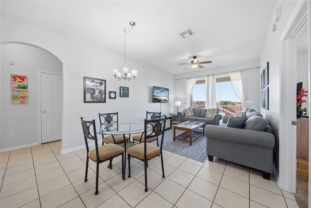 For Sale: $295,000 (2 beds, 2 baths, 1081 Square Feet)